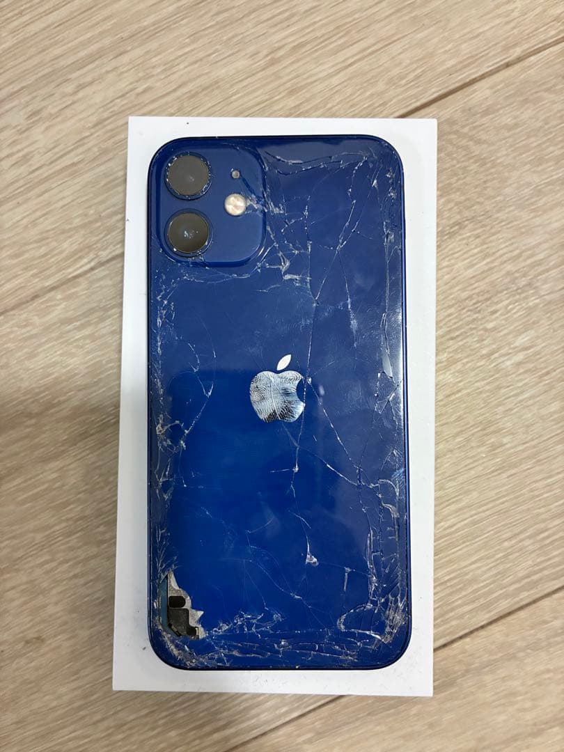 こ*う様 『訳あり』iPhone 12 mini 青 充電ケーブル付きの