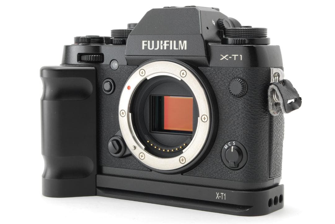 【グリップ付き】富士フイルム FUJIFILM X-T1 ボディ ブラック