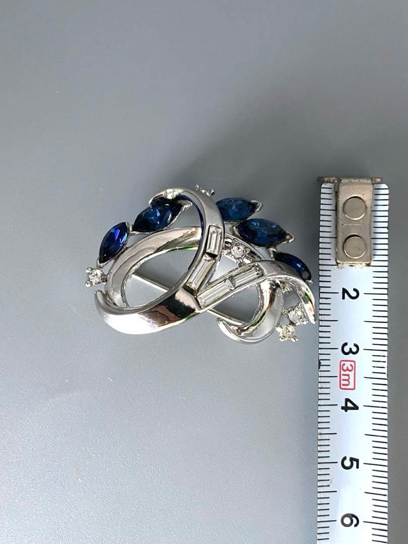 lotuscloud 2524⭐️TRIFARI トリファリヴィンテージブローチ