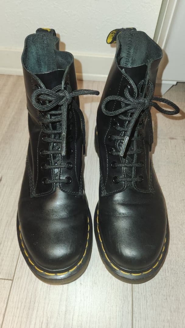 超美品ドクターマーチン 8ホール　エンジニアブーツ本革UK4