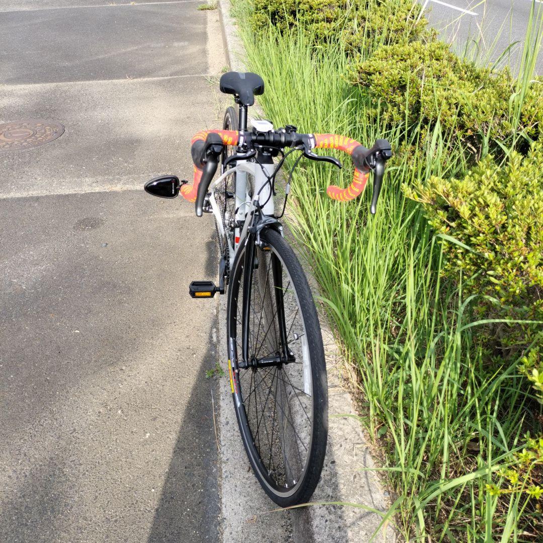 ホワイトロードバイク 700C デジタルサイクルコンピュータ付き