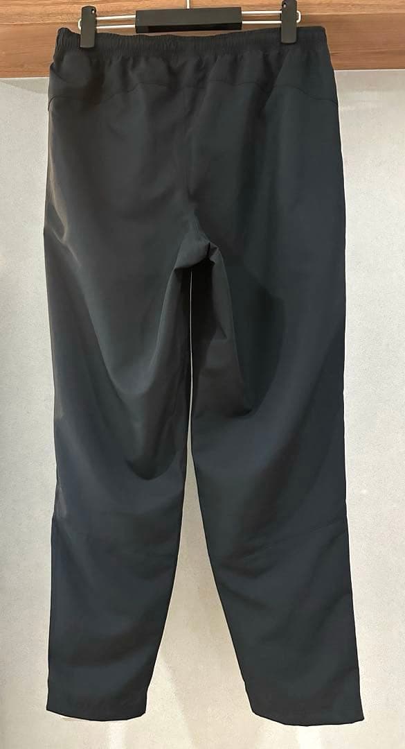 新品タグ付き★アンダーアーマー★ウインドパンツ　XL メンズ 黒