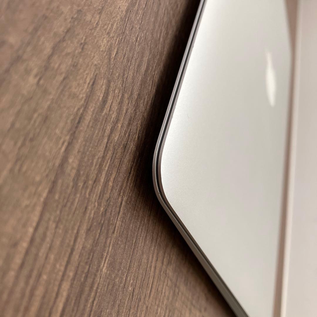 MacBook Air 13インチ 2012 / 4GB 128GB 充電器付き