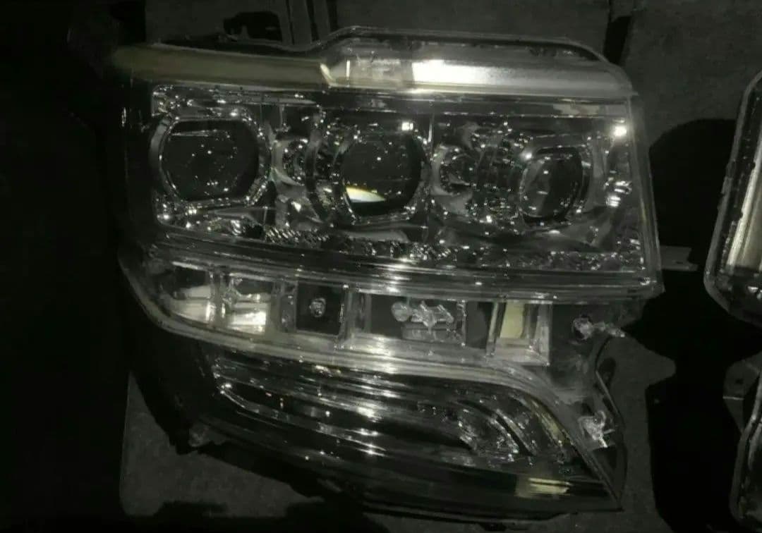 希少 廃盤 クリスタルアイ 3眼ヘッドライト N BOX