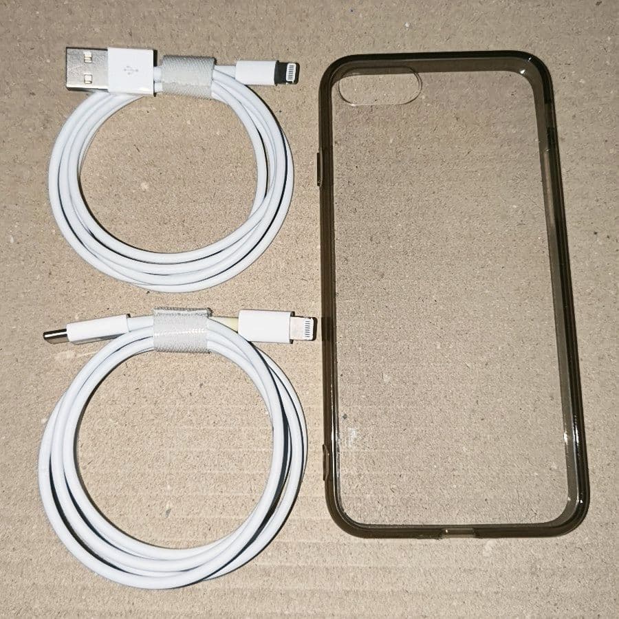 iPhone SE3 64GB SIMフリー おまけ付き