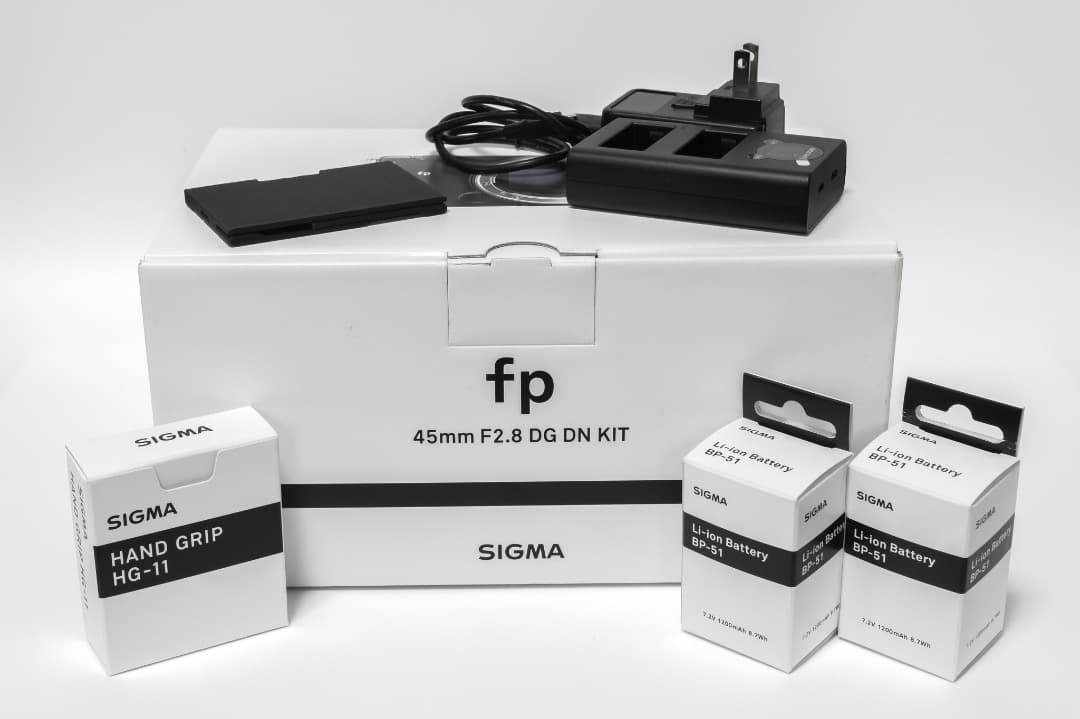 SIGMA fp 45mm F2.8 DG DN KIT＋予備バッテリー3個ほか