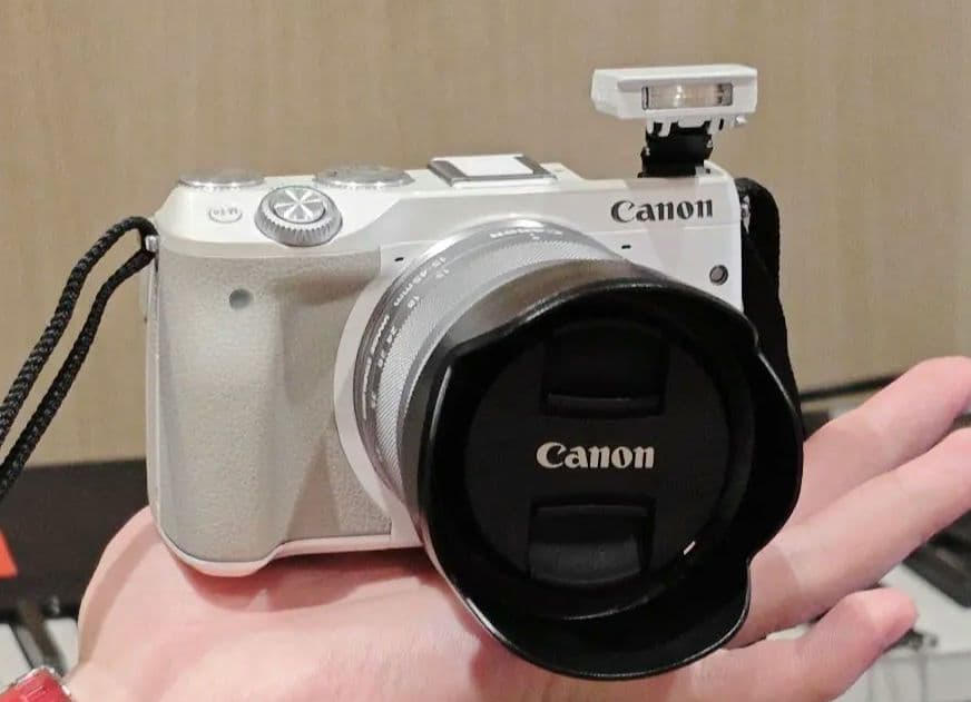 美品 激安EOS M3+15-45mmレンズ eosm3 EOSM3 キャノン
