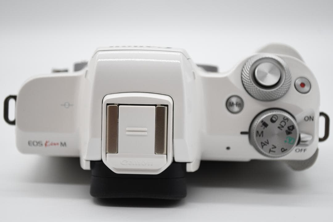 ★美品★ キヤノン EOS kiss M ホワイト＋EF-M 15-45mm