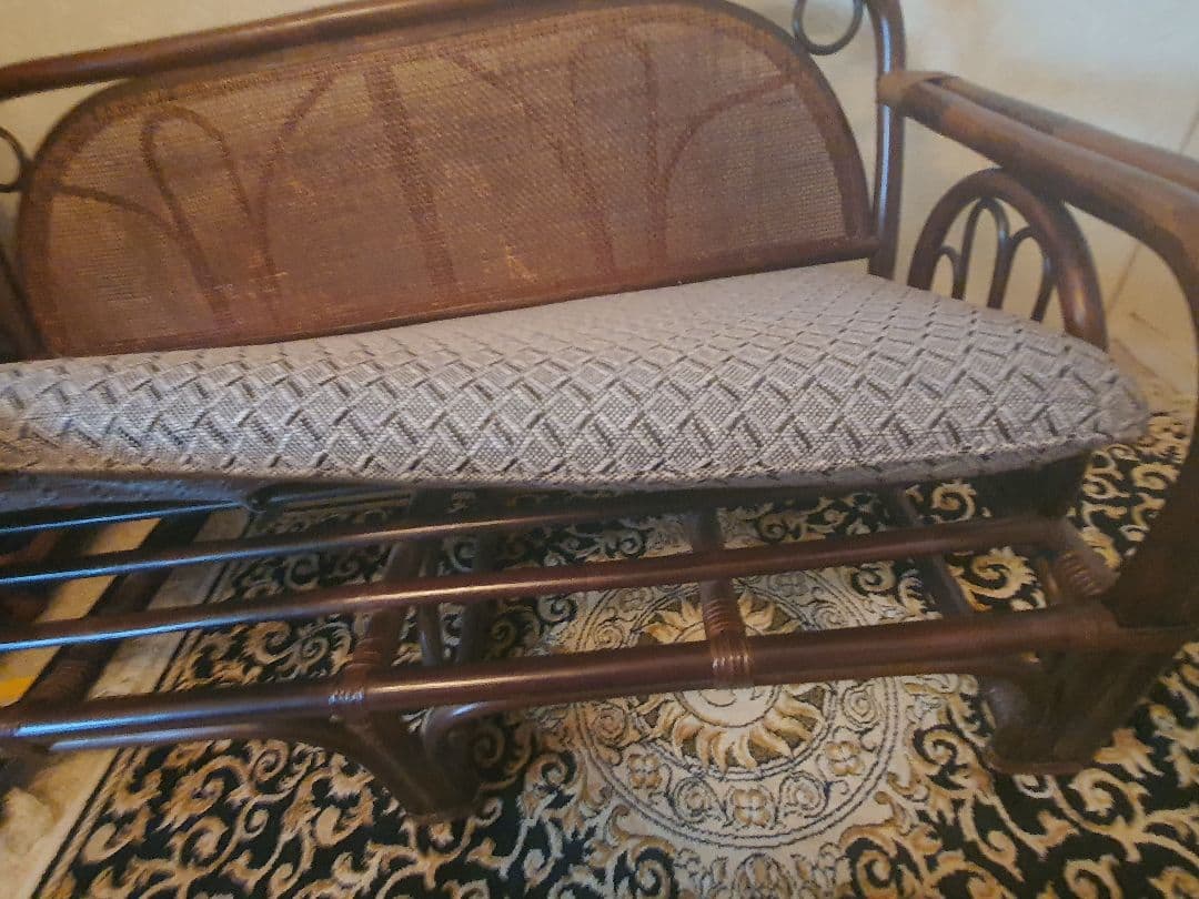 週末大幅値引き！アンティークラタン製 背もたれ付きソファー