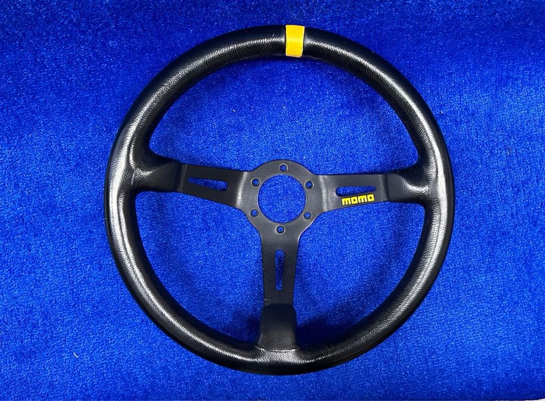 正規品 MOMO モモ ステアリング ブラック 35