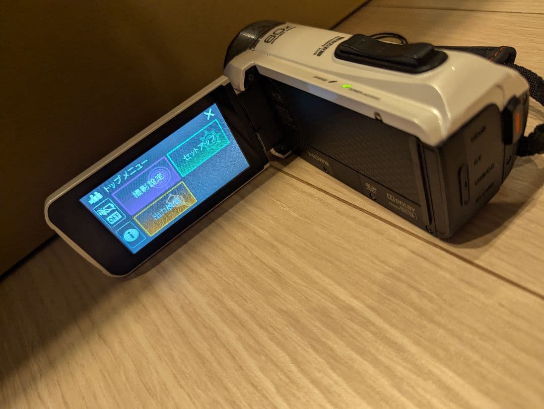 ビデオカメラ JVC Everio GZ-R400-W 防水、耐衝撃、耐低温