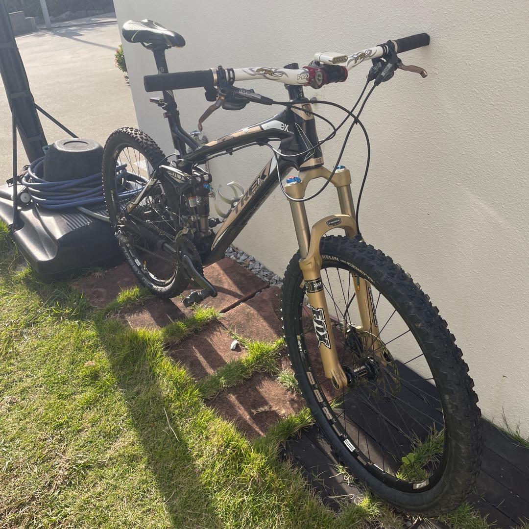 トレック フューエル EX 9.7 OCLVカーボン