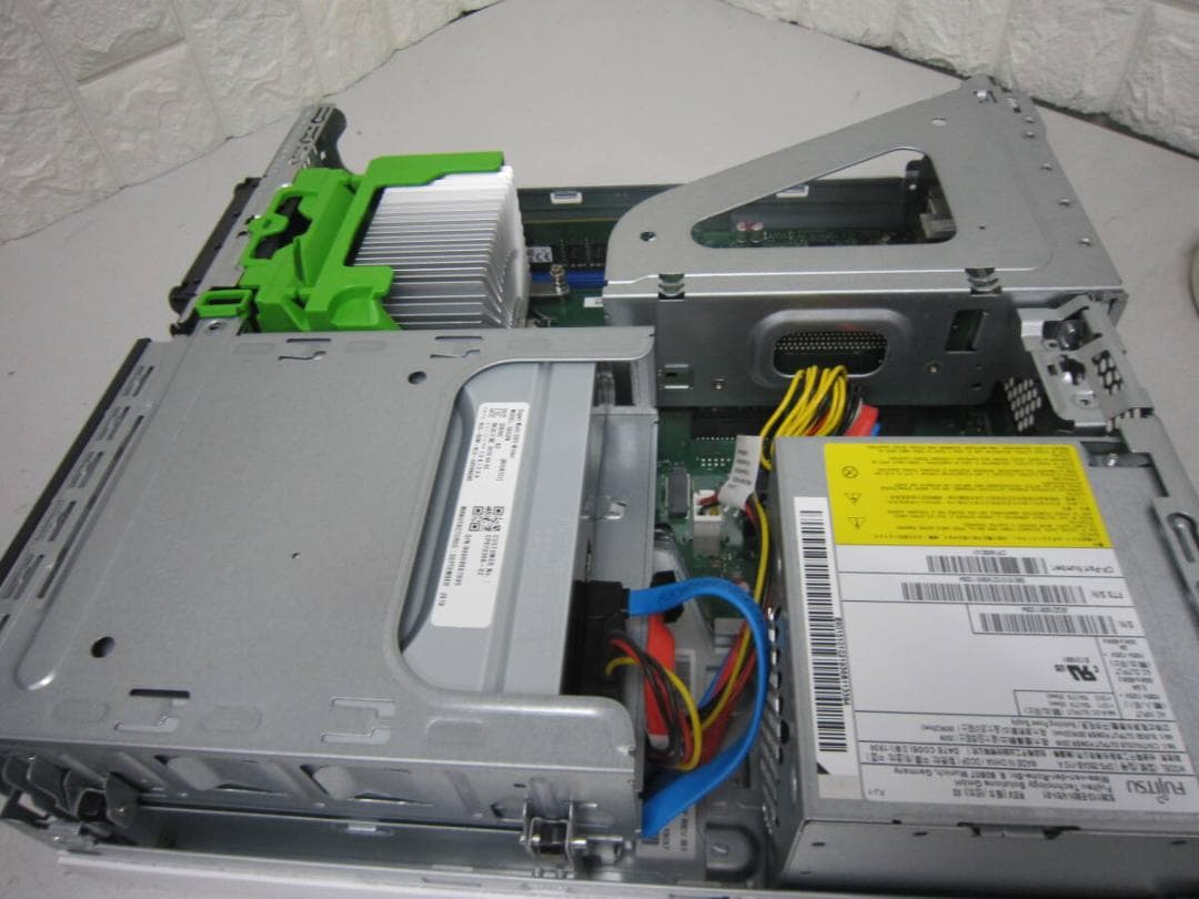 FUJITSU ESPRIMO /Core i3 9100 第9世代