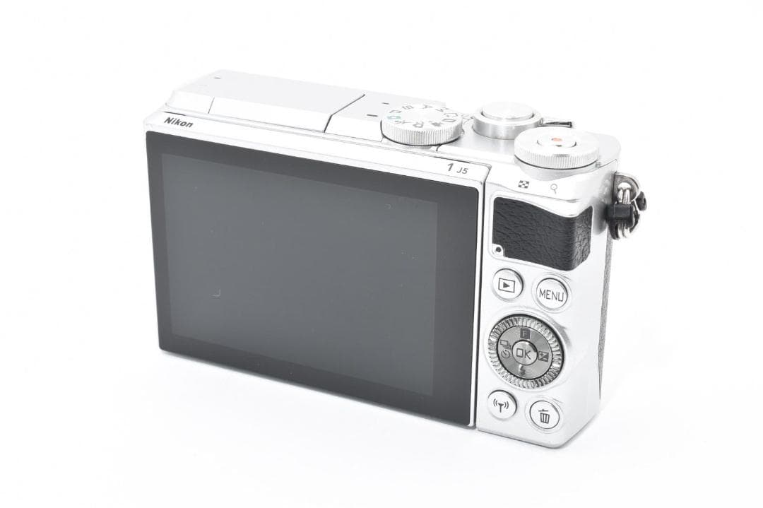 【美品】ニコン NIKON J5 小型軽量ミラーレス一眼カメラ Wi-Fi内蔵
