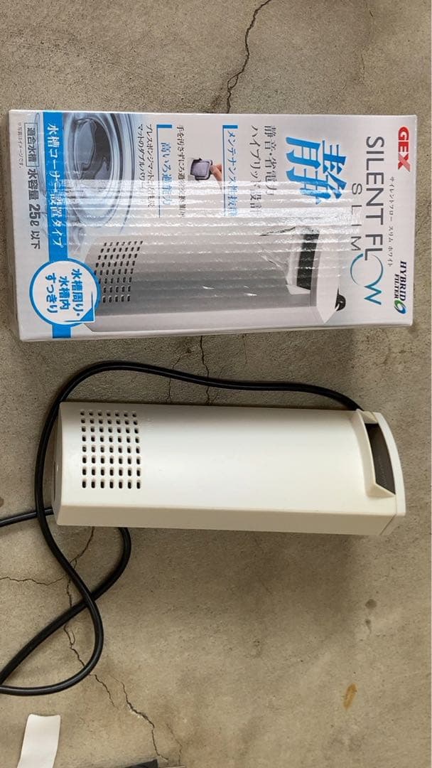 ガラス製水槽　大小2個　他，付属品つき