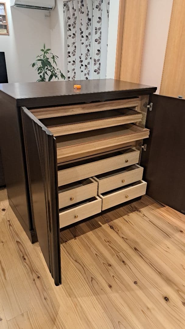 ダークブラウン木製　桐タンス 引き出し9つ
