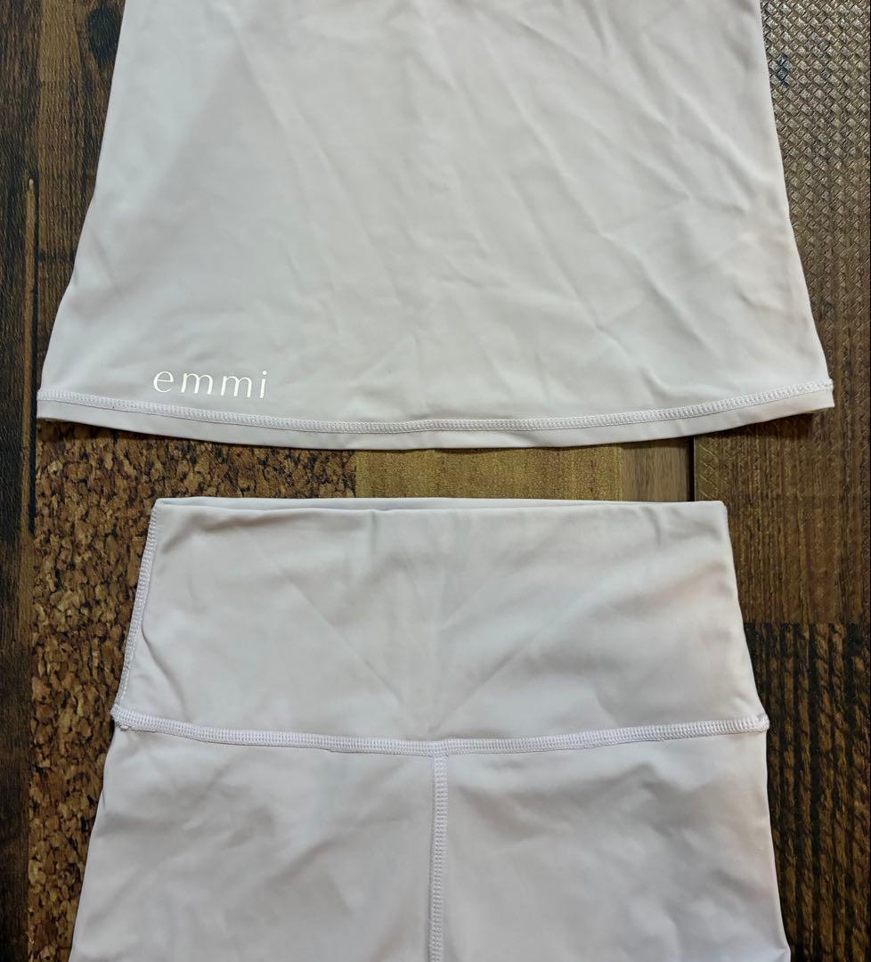 極美　emmi エミヨガ　ヨガウェア　薄パープル　吸水速乾　UVカット　接触冷感