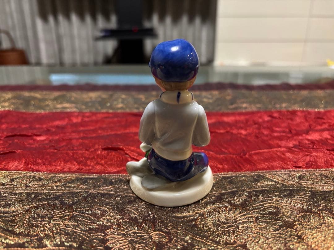 新品　  フィギュリン　2008年　オリバー