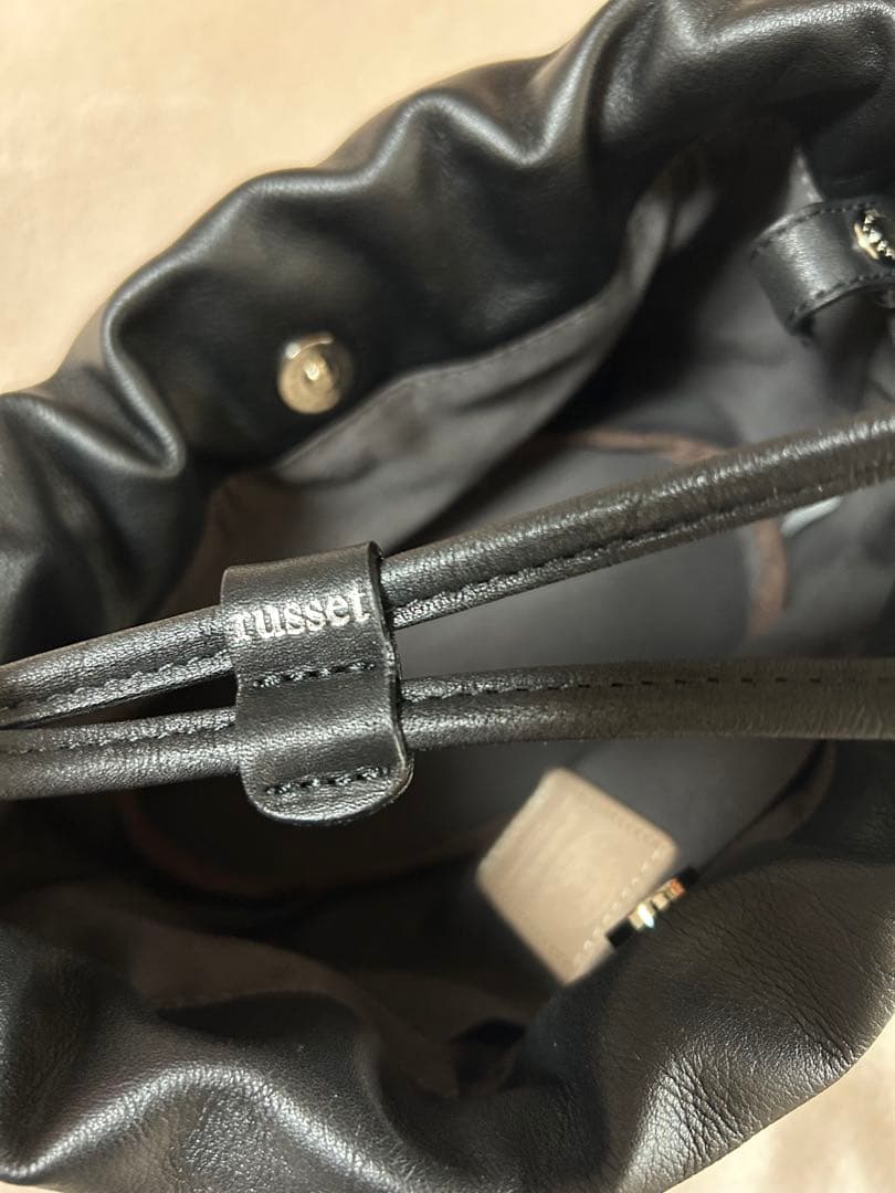 ⭐︎新品未使用⭐︎russet レザー巾着 4WAYショルダーバッグ ブラック