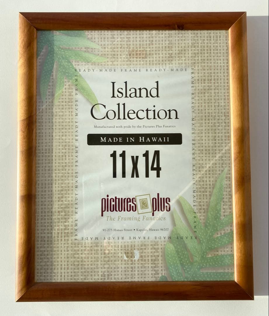 ハワイで購入した40×32センチのウッド額縁。2枚セットで