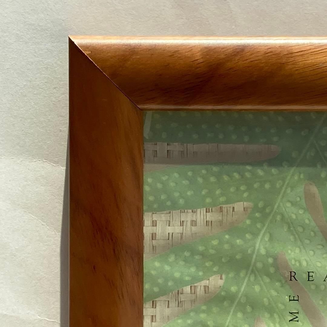 ハワイで購入した40×32センチのウッド額縁。2枚セットで