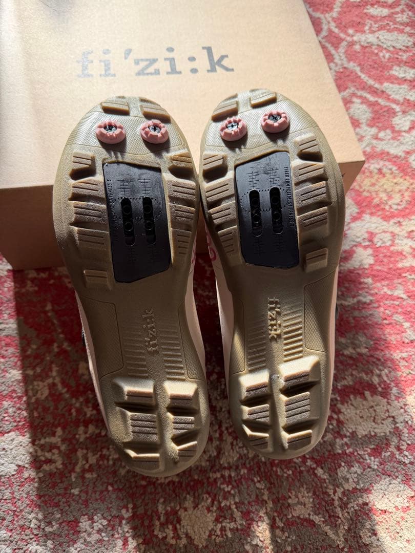 美品　Fizik TERRA ARTICA GTX EU41サイズ