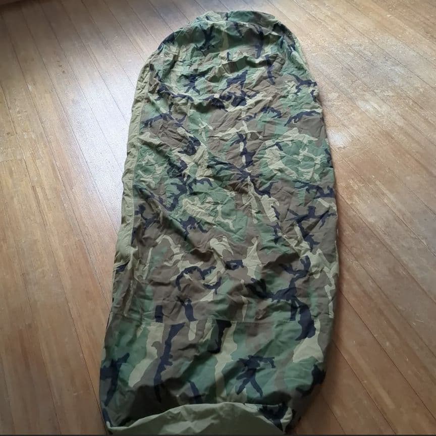 米軍実物　シュラフ　スリーピングバッグ　ゴアテックスカバー　収納袋　4点セット