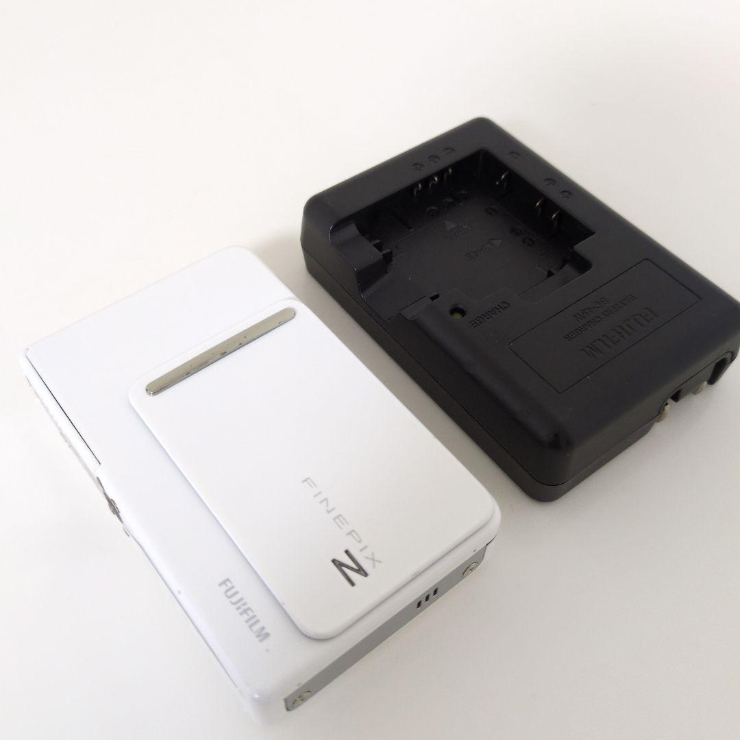 FUJIFILM FINEPIX Z300 ホワイト　デジタルカメラ充電器つき