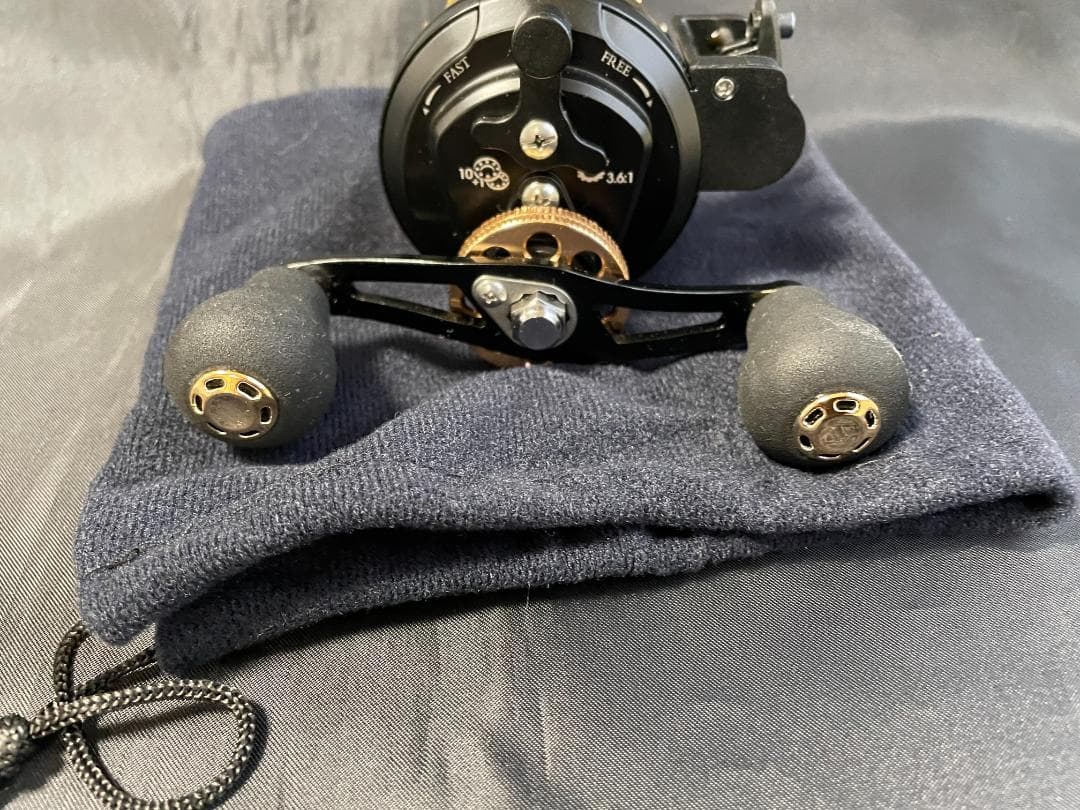 筏 カセ リール右巻き ドラグ付き チョイ出し付き ゴールド マグネットブレーキ