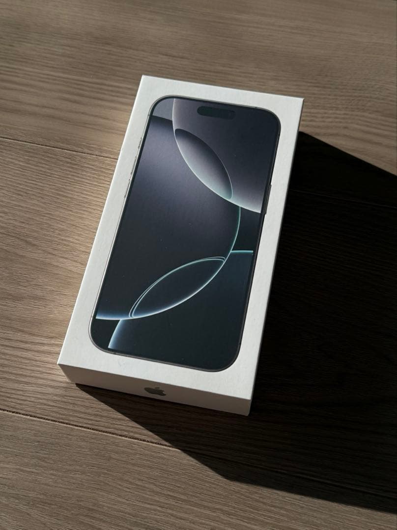 希少！コメント要　美品　iPhone16pro ホワイトチタニウム　1TB