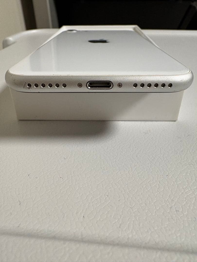 iPhone SE（第2世代）128GB ホワイト