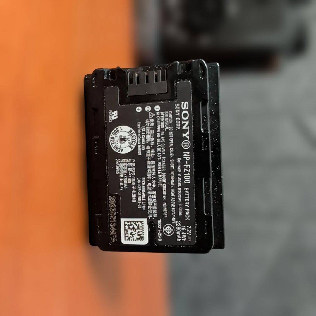 美品 Sony A7C II 本体 シャッター数8860 ケージ付