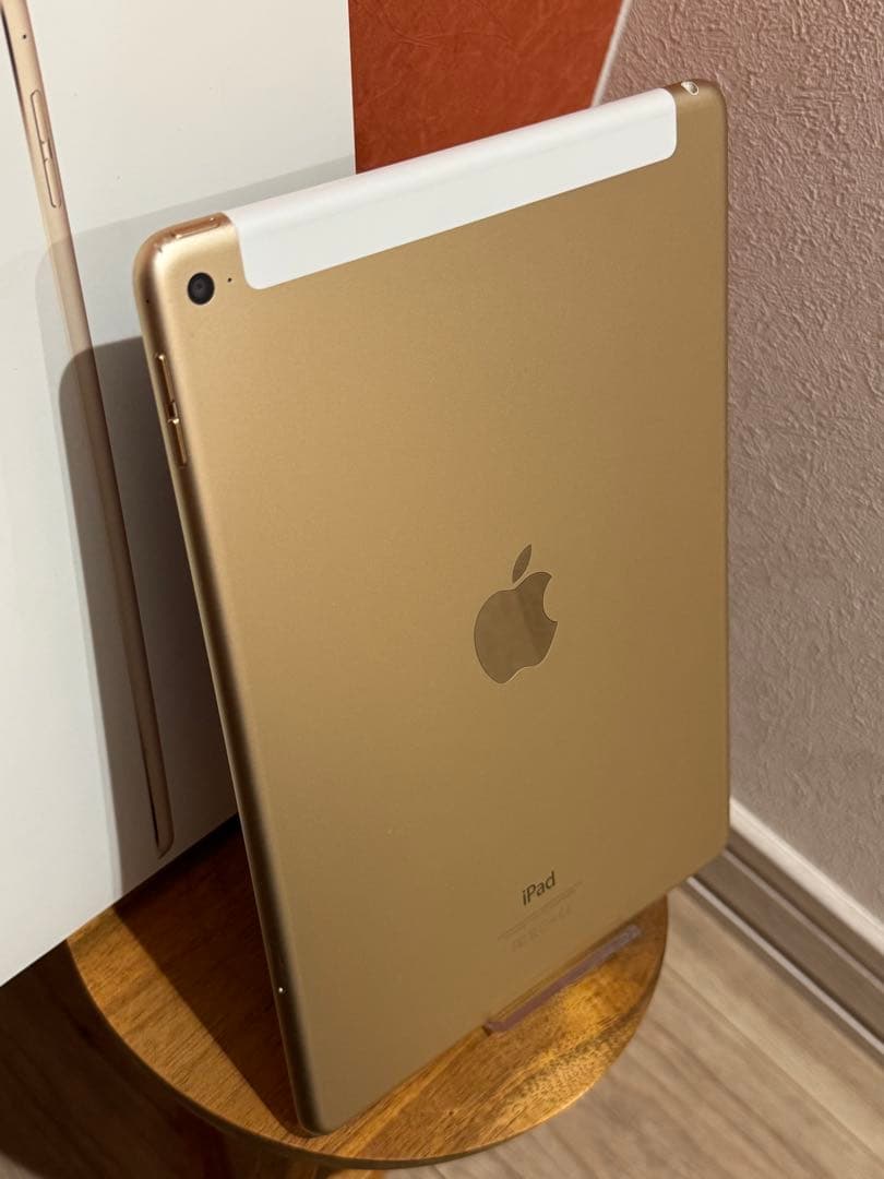 Apple iPad ゴールド 本体　Air 2 64GB セルラー