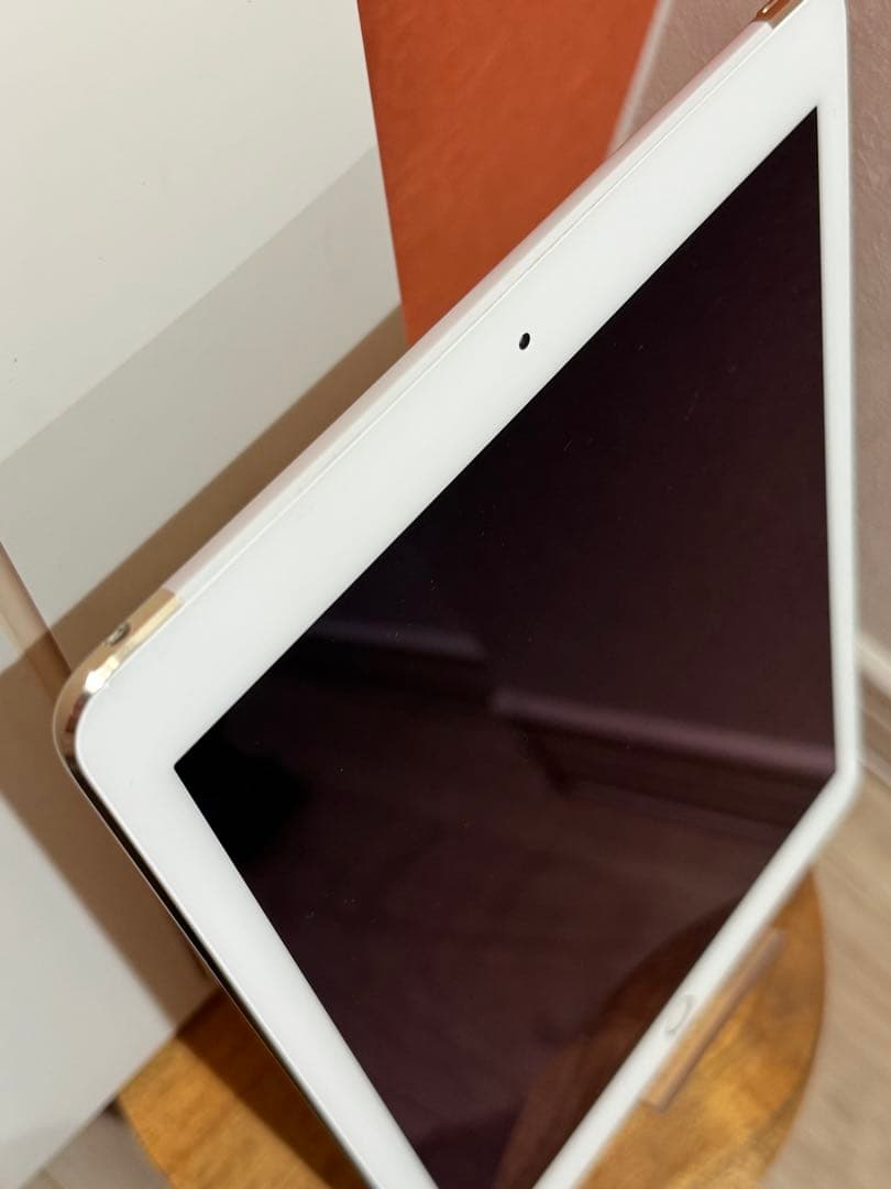 Apple iPad ゴールド 本体　Air 2 64GB セルラー