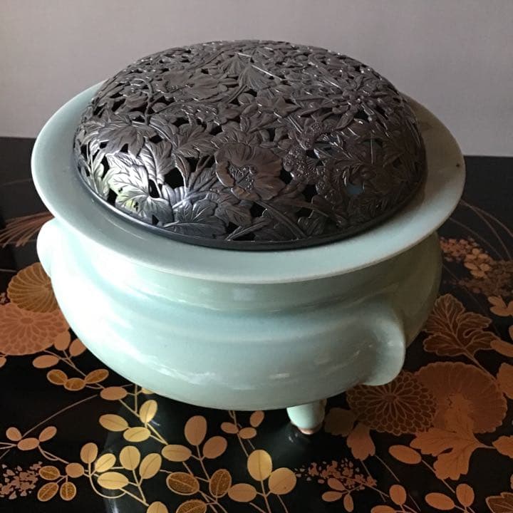 天龍寺青磁香炉　秋草蒔絵香炉台付　　　　　　　Z4