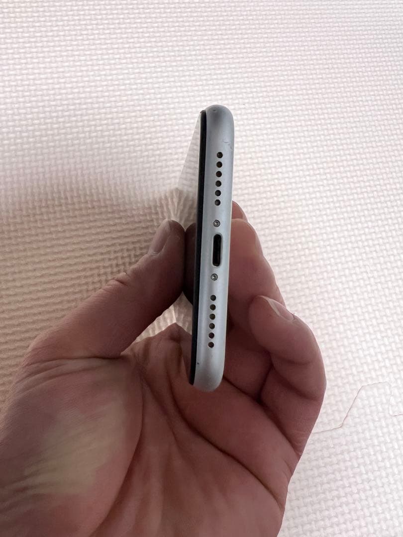 iPhone XR 64GB ホワイト 本体 SIMロック解除