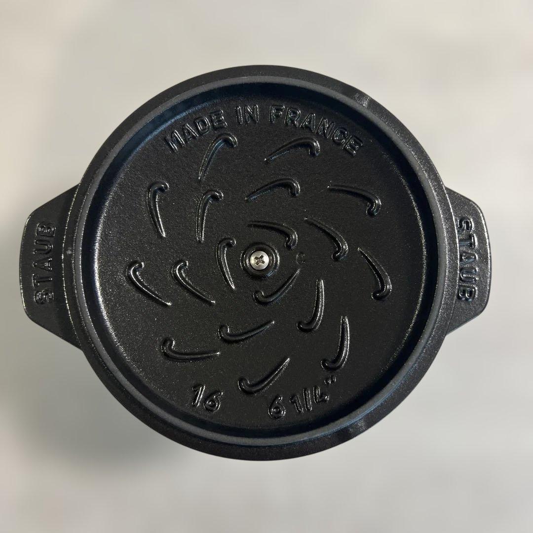 STAUB 黒　ココット16センチ