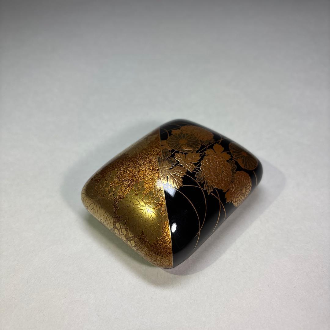 前端春斉　片身替菊桐蒔絵香合 内銀地(二重箱入)