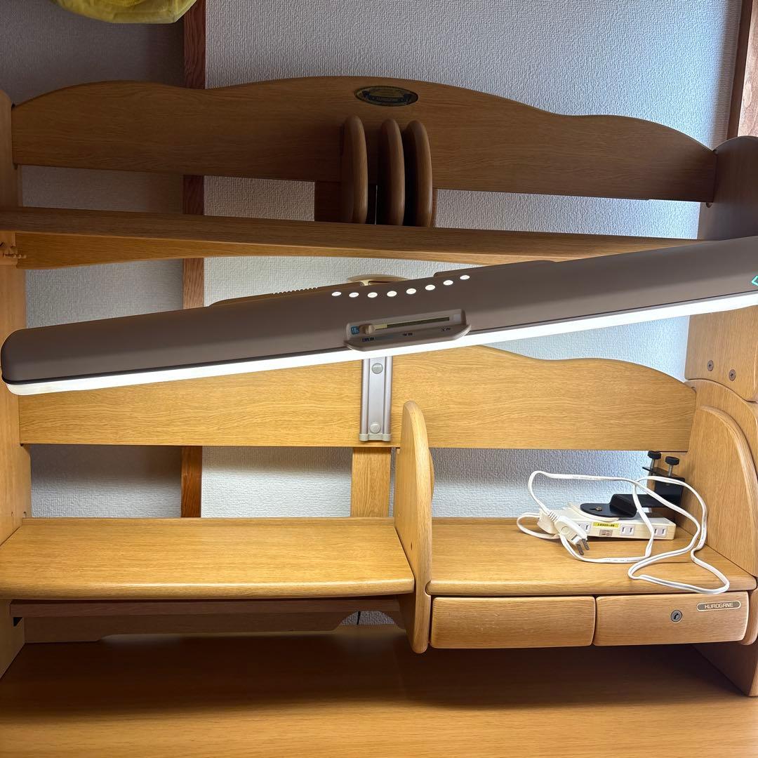 ②棚＆ライト(勉強机別出品)中古 くろがね