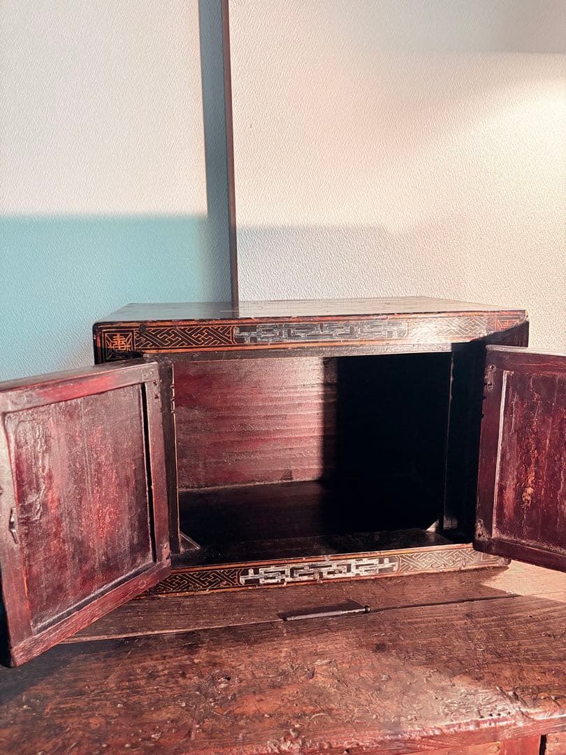 珍品 中国 黒漆塗り箪笥 李朝家具 モリジャン 文甲欌 韓国 キャビネット
