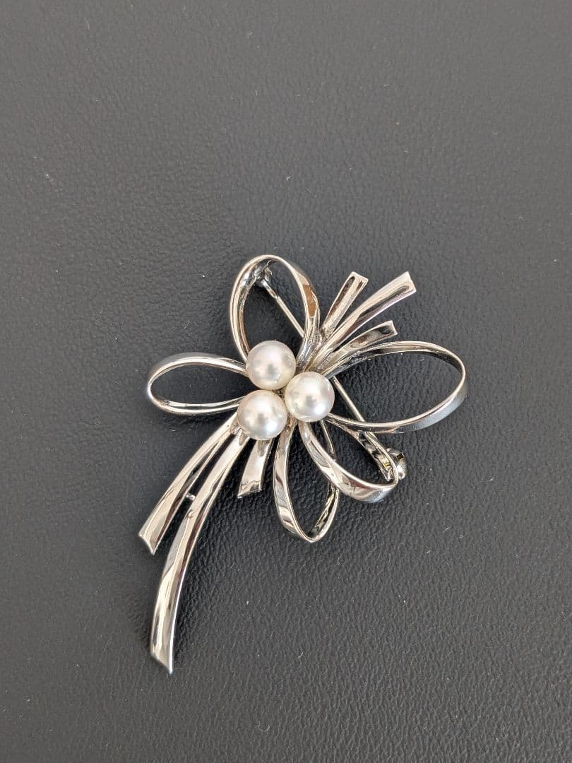 ゆ*い様 MIKIMOTO　リボンデザイン シルバーブローチ パール付き