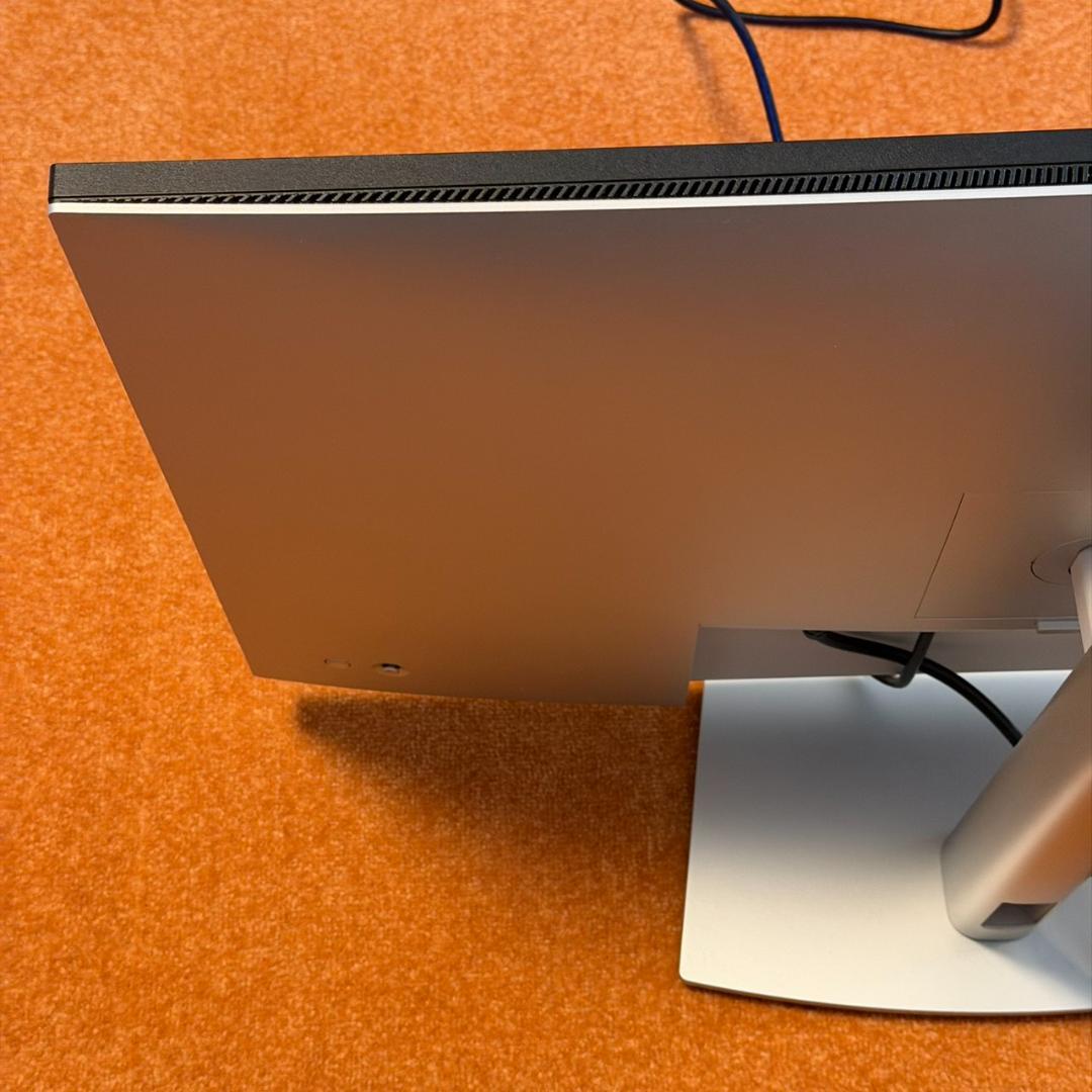 DELL U3223QE 31.5インチ4K モニター