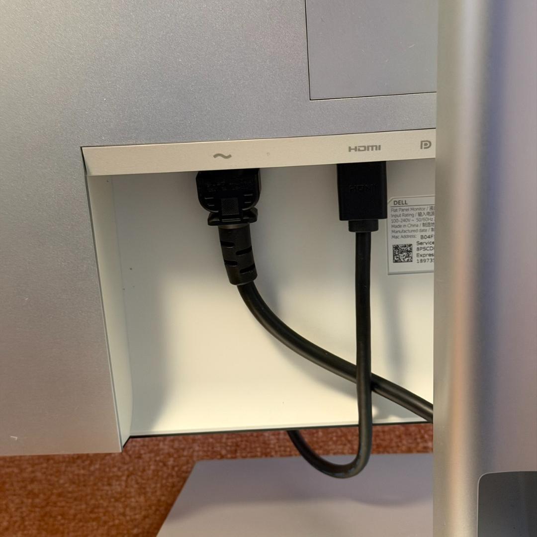 DELL U3223QE 31.5インチ4K モニター