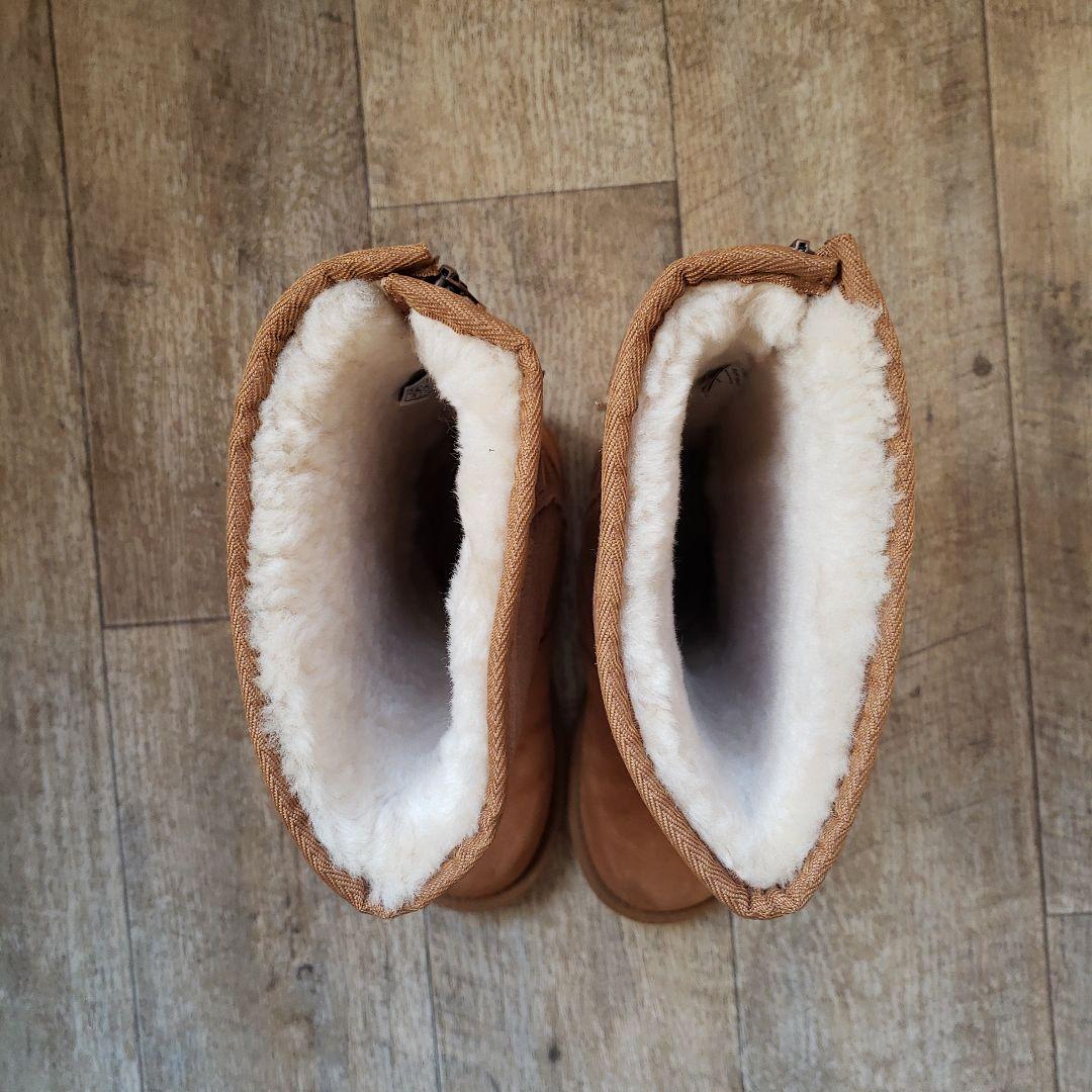 UGG ブラウンファスナー付きムートンブーツ