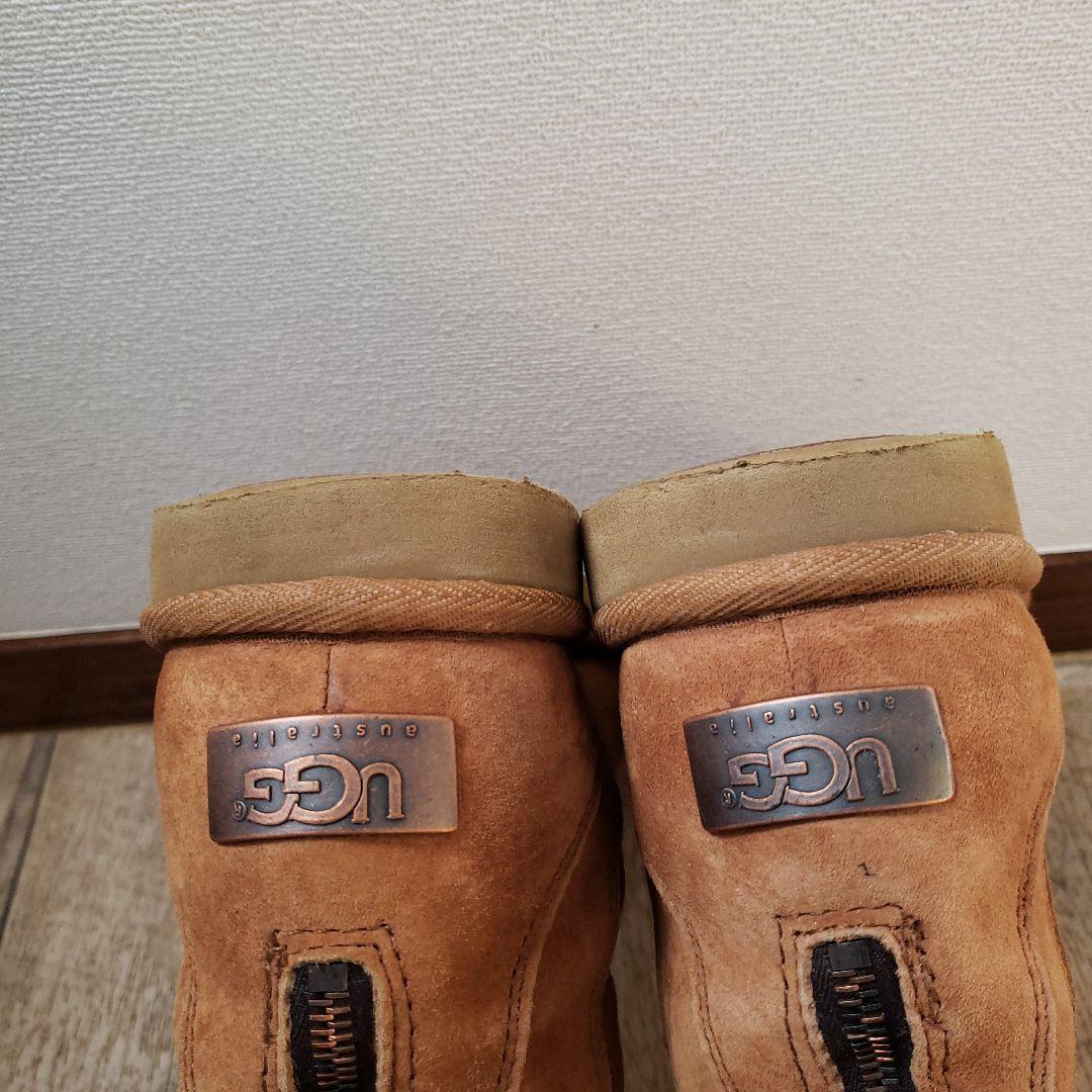 UGG ブラウンファスナー付きムートンブーツ