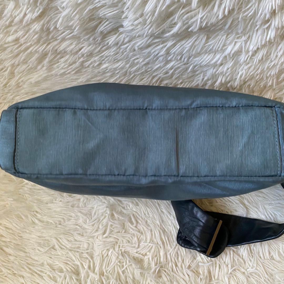 ロエベ ショルダーバック レザー