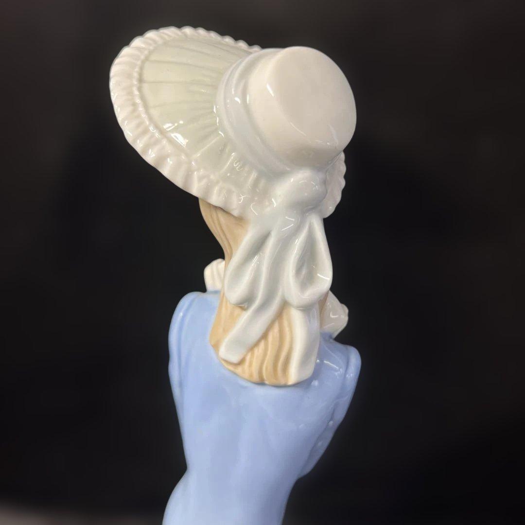 リヤドロ・NAO(ナオ) ポーセリン人形(磁器)美しい傘を持つ女性♡