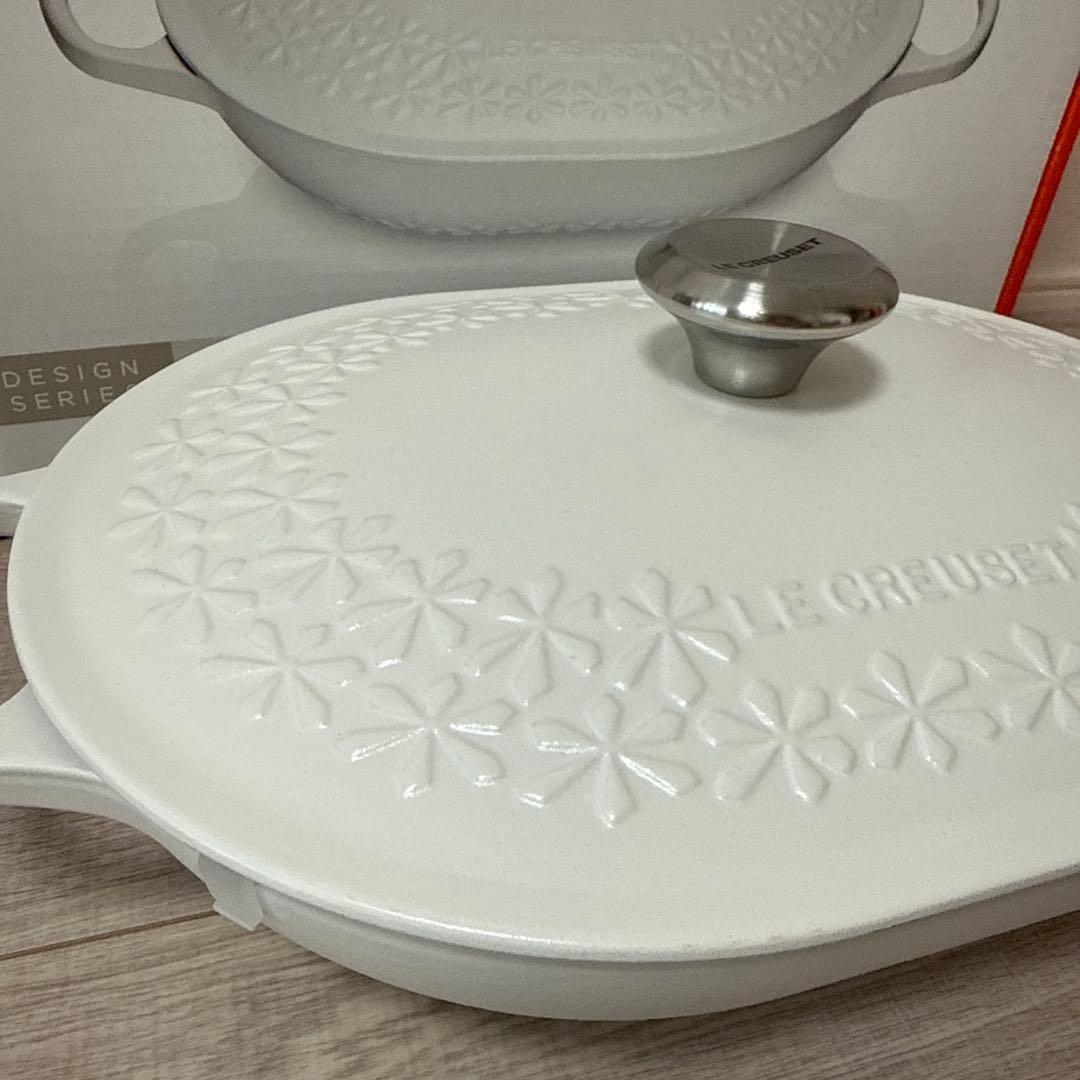 ルクルーゼ オブロング マルミット フラワーレリーフ コットン 31