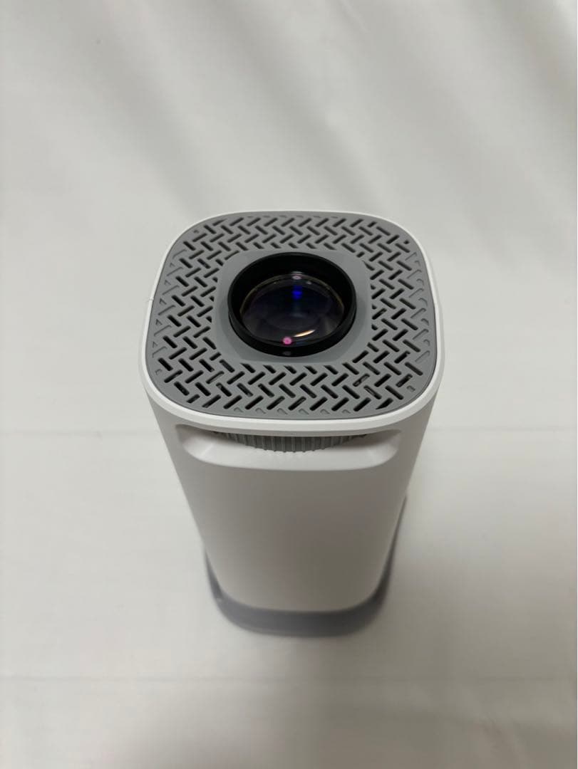 【新品未使用】プロジェクター スクリーン付 小型 Android TV搭載