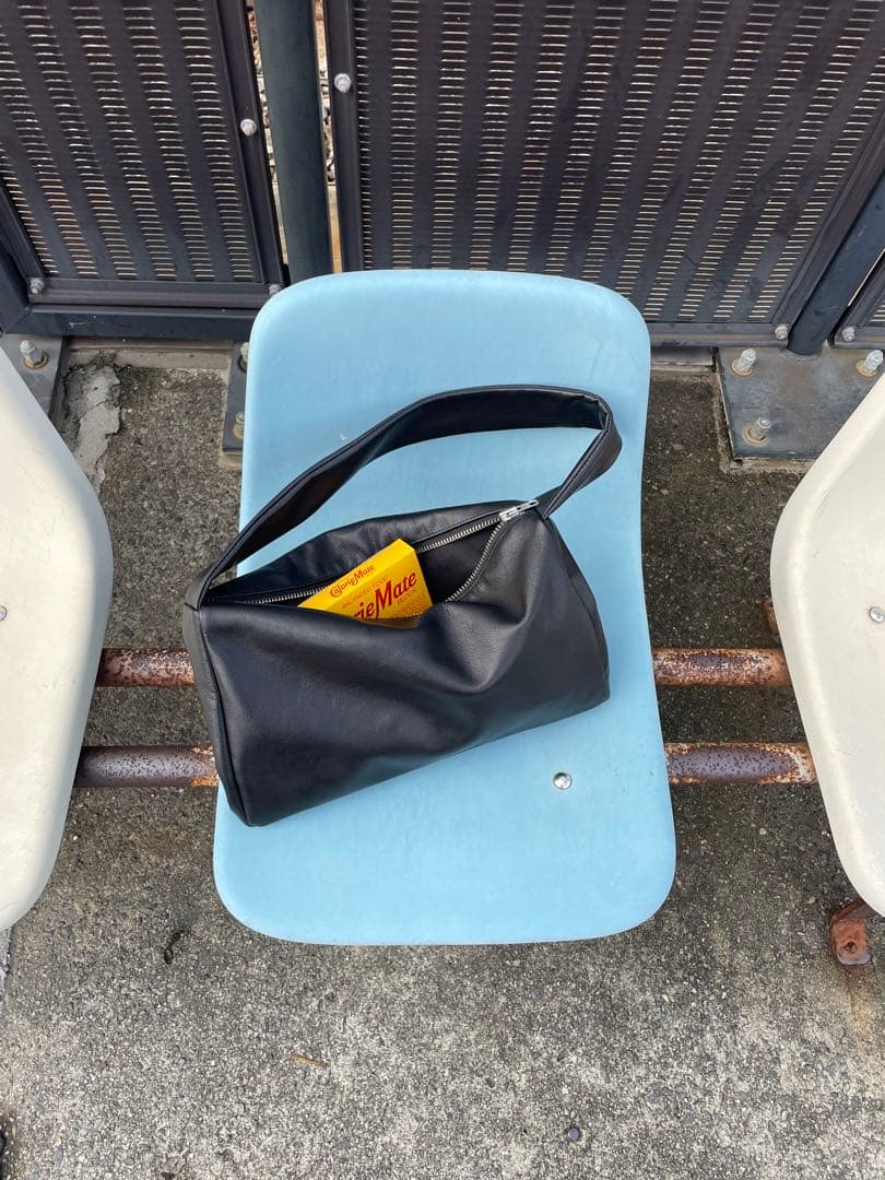 KEESE レザートートバッグ ハンドバッグ Mサイズ レディース ブラック 黒